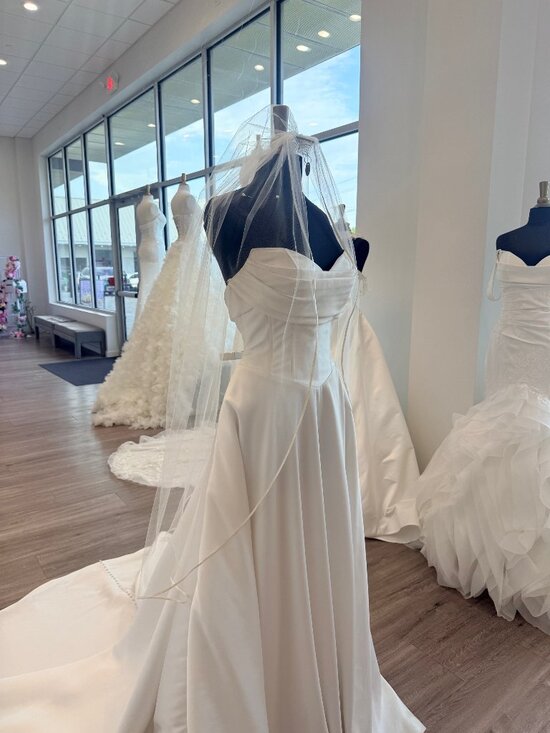 Ribbon Edge Knee Length Veil